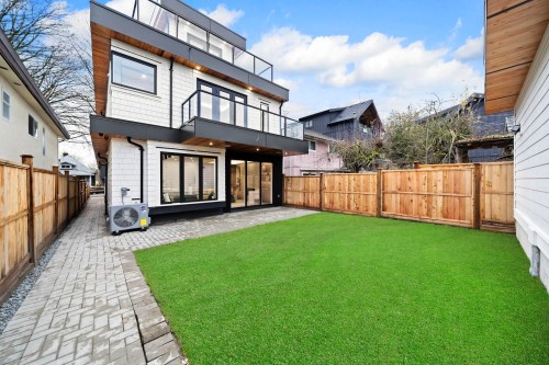 2-1967 13Th Avenue E, Vancouver, BC 