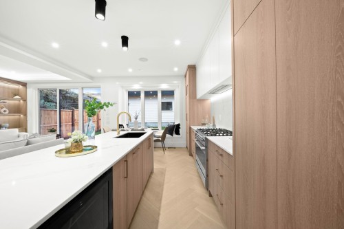 2-1967 13Th Avenue E, Vancouver, BC 