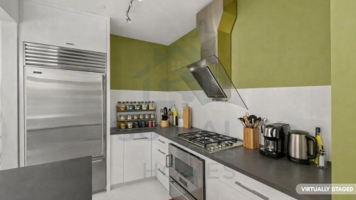 501-560 Raven Woods Drive, North Vancouver, BC 