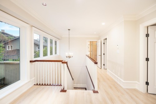 6220 Summit Avenue, West Vancouver, BC 