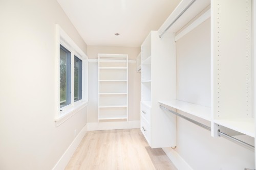 6220 Summit Avenue, West Vancouver, BC 