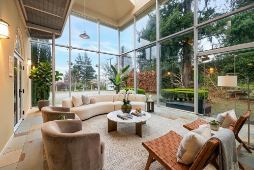 6220 Summit Avenue, West Vancouver, BC 