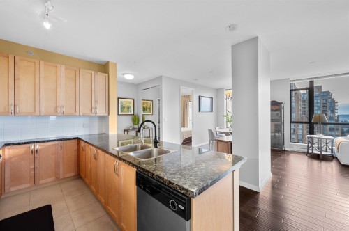 1701-6823 Station Hill Drive, Burnaby, BC 