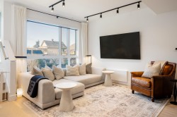 3914 Dumfries Street  Vancouver, BC V5N 0J1