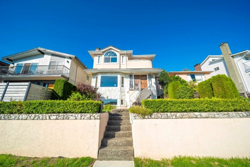 125 Warwick Avenue N Burnaby, BC V5B 1K8