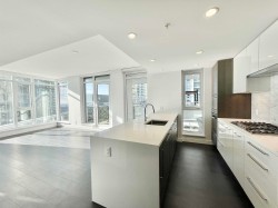 807-4458 Beresford Street  Burnaby, BC V5H 0J1