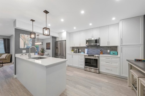 469 Carlsen Place  Port Moody, BC V3H 4A1