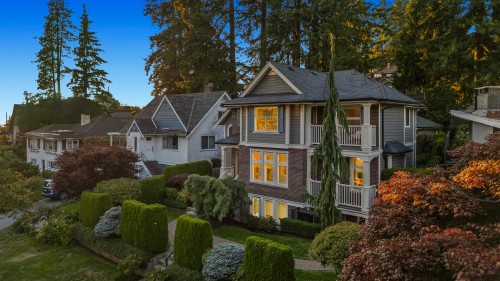 452 Tempe Crescent  North Vancouver, BC V7N 1E8