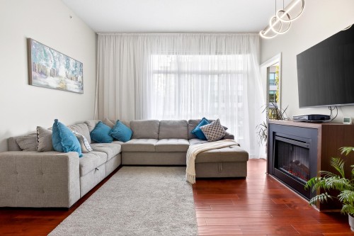 409-2957 Glen Drive, Coquitlam, BC 