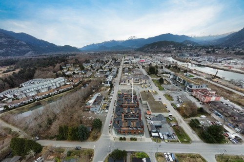202-37842 Third Avenue, Squamish, BC 