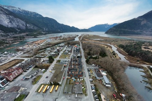 202-37842 Third Avenue, Squamish, BC 