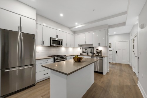 202-37842 Third Avenue, Squamish, BC 