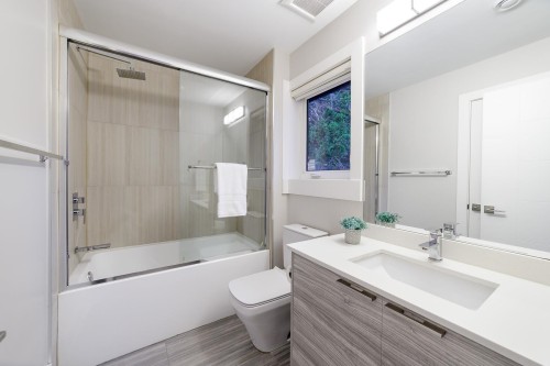 517 Granada Crescent, North Vancouver, BC 