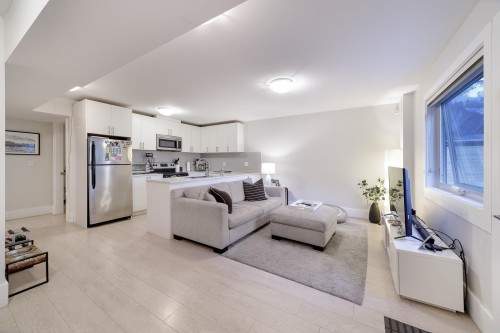 517 Granada Crescent, North Vancouver, BC 