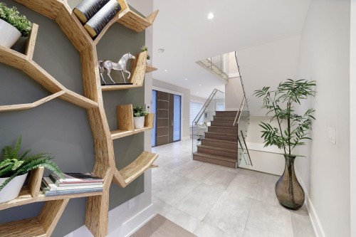 517 Granada Crescent, North Vancouver, BC 