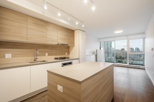 2006-525 Foster Avenue  Coquitlam, BC V3J 0H6