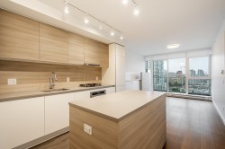 2006-525 Foster Avenue  Coquitlam, BC V3J 0H6