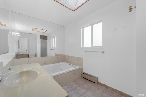 2068 Scarboro Avenue, Vancouver, BC 