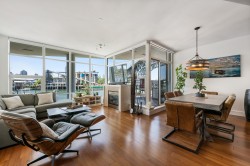 203-628 Kinghorne Mews  Vancouver, BC V6Z 3H6