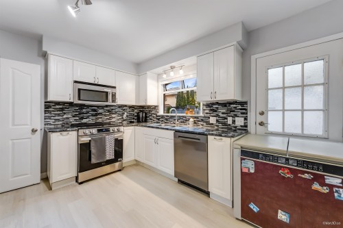 3020 Thorncliffe Drive, North Vancouver, BC 