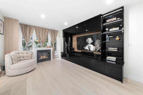 19-12188 Harris Road  Pitt Meadows, BC V3Y 2N3