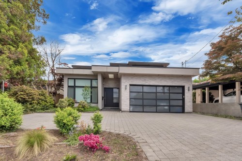 440 Queens Road W North Vancouver, BC V7N 2K7