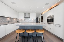 310-6333 Boulevard W Vancouver, BC V6M 0C1