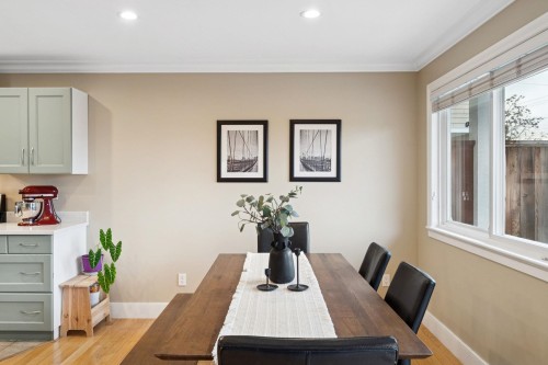 353 5Th Street E, North Vancouver, BC 