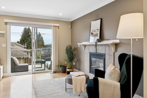 353 5Th Street E, North Vancouver, BC 