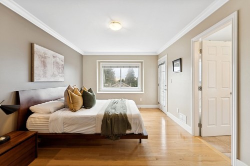 353 5Th Street E, North Vancouver, BC 