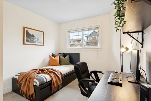 353 5Th Street E, North Vancouver, BC 