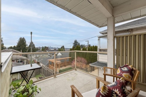 353 5Th Street E, North Vancouver, BC 