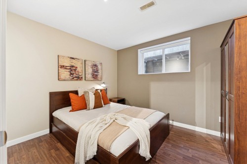 353 5Th Street E, North Vancouver, BC 