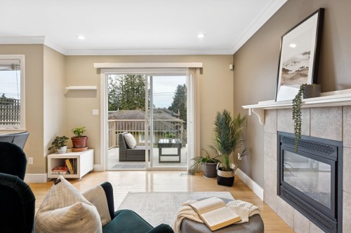 353 5Th Street E, North Vancouver, BC 