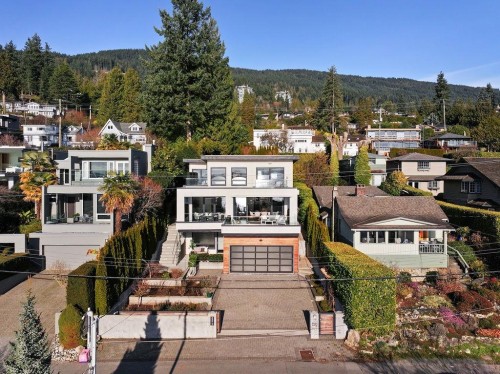 3373 Radcliffe Avenue, West Vancouver, BC 