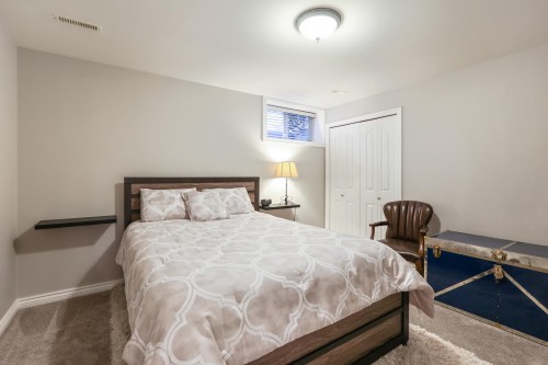 1076 Clements Avenue, North Vancouver, BC 