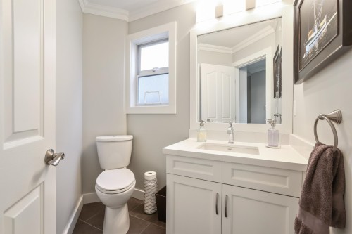 1076 Clements Avenue, North Vancouver, BC 