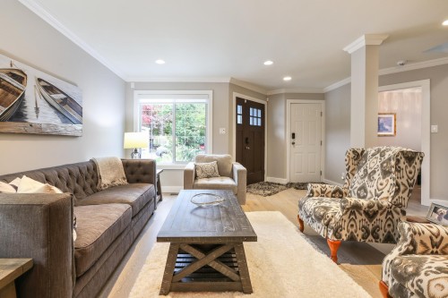 1076 Clements Avenue, North Vancouver, BC 