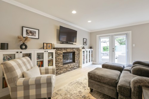 1076 Clements Avenue, North Vancouver, BC 