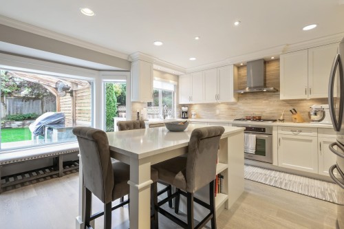 1076 Clements Avenue, North Vancouver, BC 