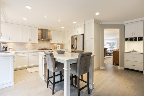 1076 Clements Avenue, North Vancouver, BC 