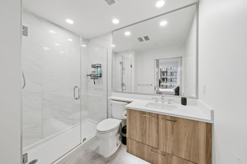 418-7588 16Th Street, Burnaby, BC 