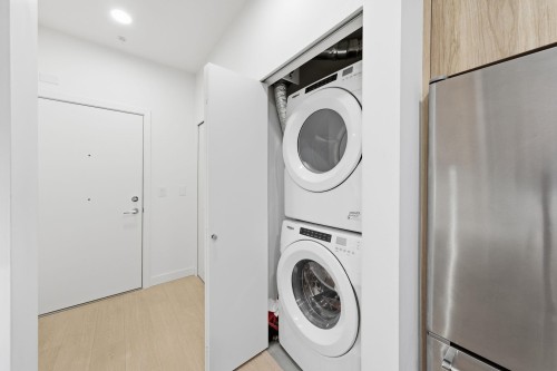 418-7588 16Th Street, Burnaby, BC 