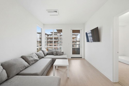 418-7588 16Th Street, Burnaby, BC 