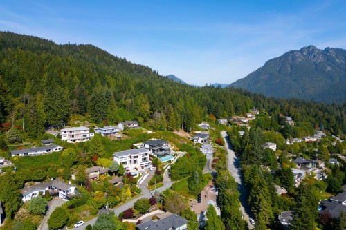560 Craigmohr Drive, West Vancouver, BC 