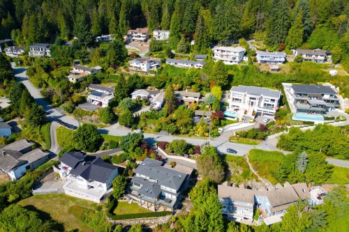560 Craigmohr Drive, West Vancouver, BC 