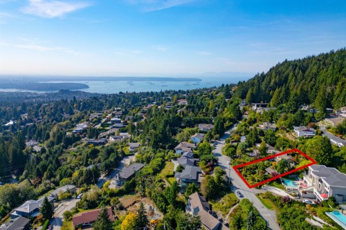 560 Craigmohr Drive, West Vancouver, BC 