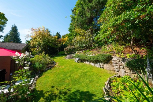 560 Craigmohr Drive, West Vancouver, BC 