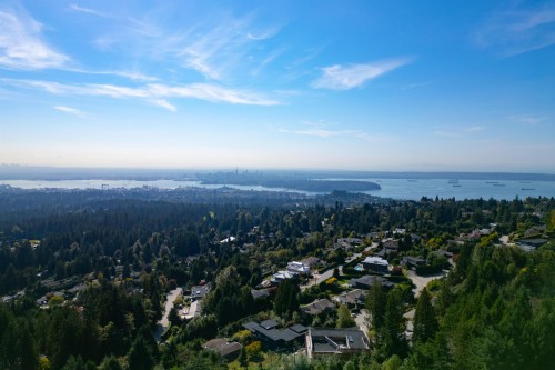 560 Craigmohr Drive, West Vancouver, BC 