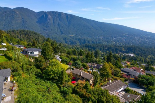 560 Craigmohr Drive, West Vancouver, BC 
